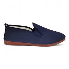 Zapatilla blanca estilo retro